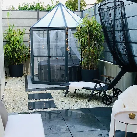 Mavie & Whirlpool Apartament *