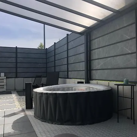 Mavie & Whirlpool Apartament